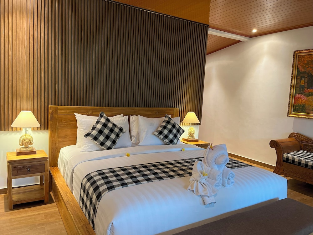 Deluxe Suite, Balcony, Garden View