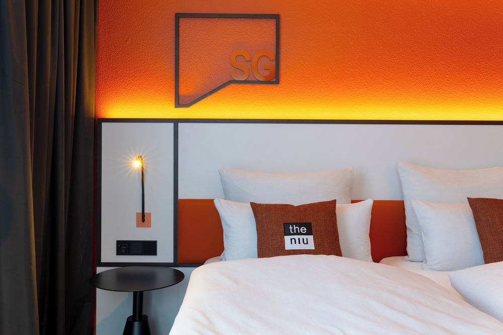 Standard Room, 1 Queen Bed - Photo 5
