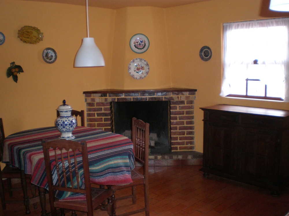 Traditional Cottage, 1 Bedroom, Kitchen, Garden Area (CASA DO TANQUE) photo 2