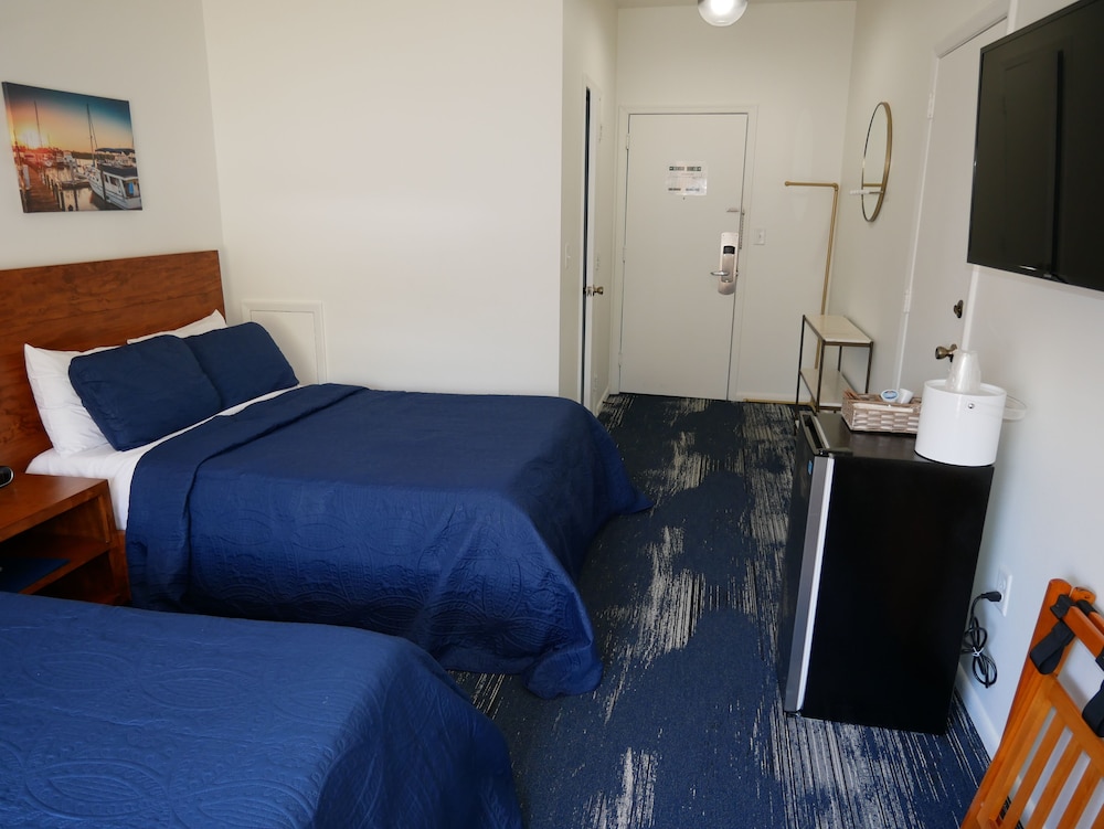 Standard Room, 2 Double Beds photo 2