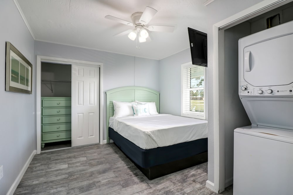 Room, 3 Bedrooms (Rental, No Pets, Linens Incld) photo 2