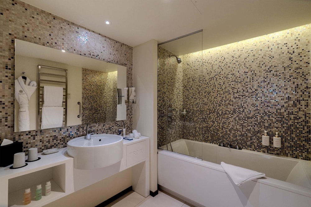 Deluxe Suite Deluxe Suite