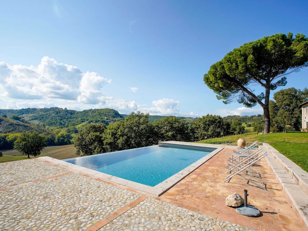 Villa photo 1