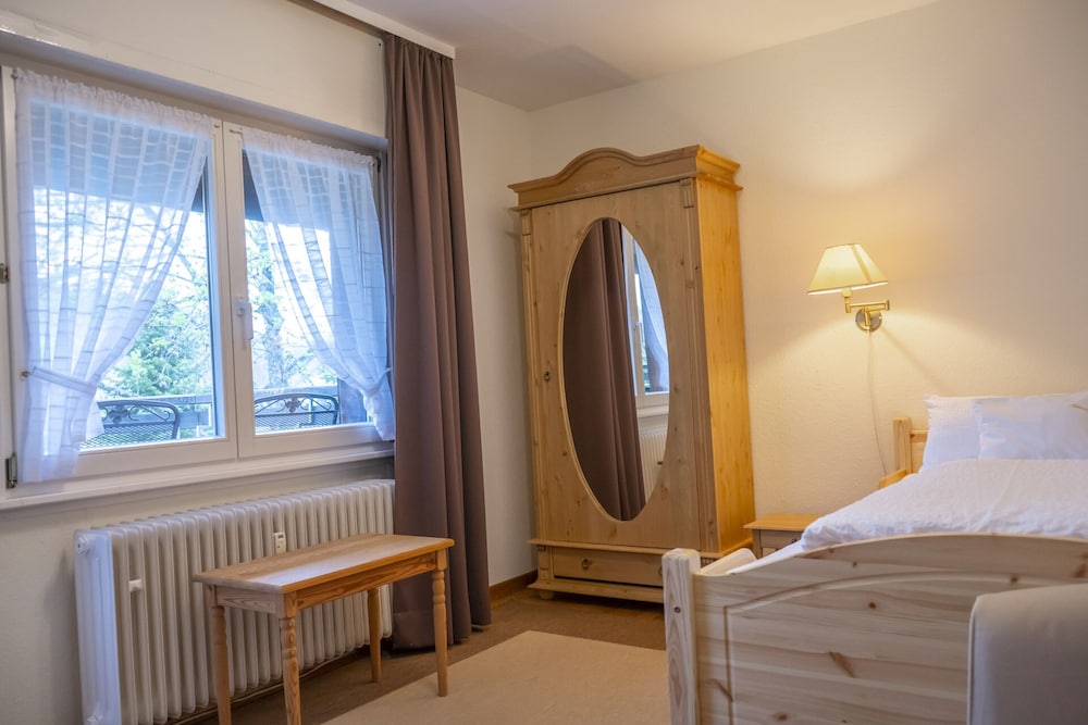 Room, Garden View