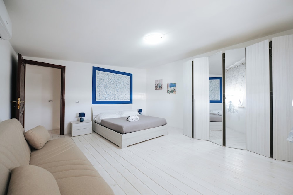Deluxe Apartment photo 2