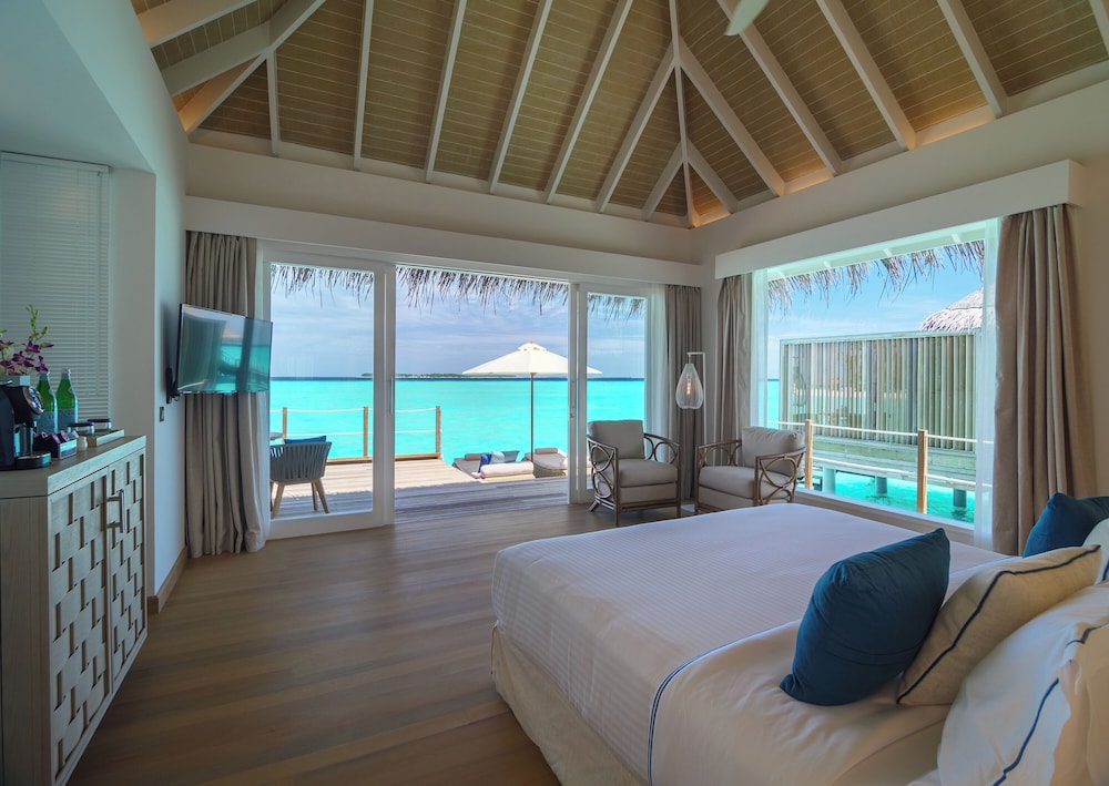 Sunset Water Villa - 7 Night Free photo 1