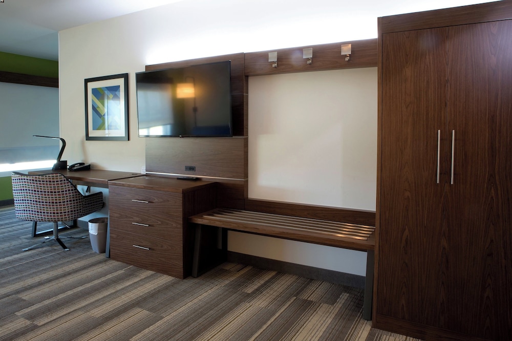 Suite, Multiple Beds - Photo 4