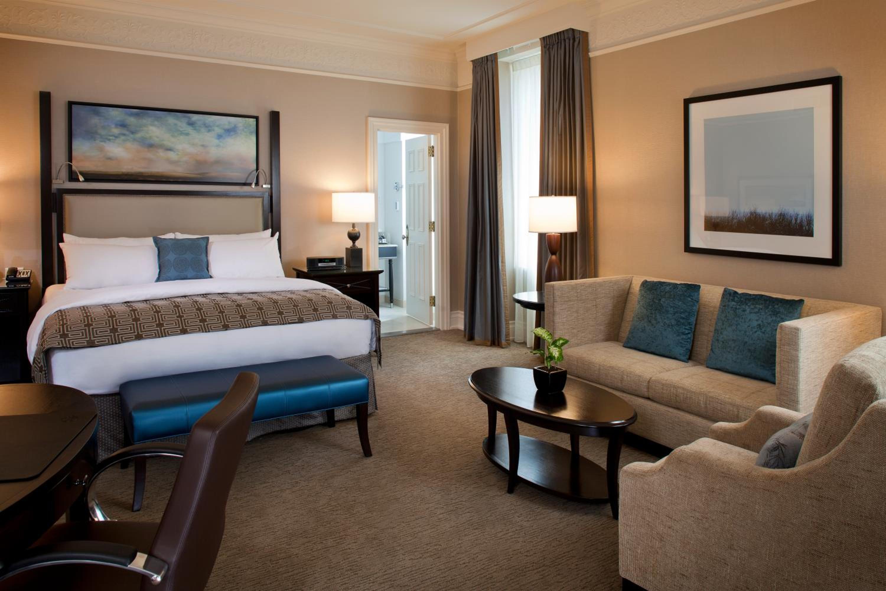 Fairmont Gold Luxurious Queen Room - Lounge Access