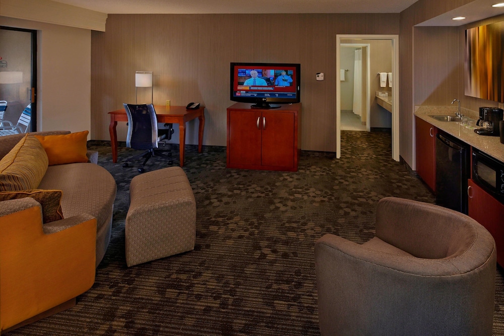 Room, 1 King Bed with Sofa bed (Mobility/Hearing Accessible, Tub) - Photo 6