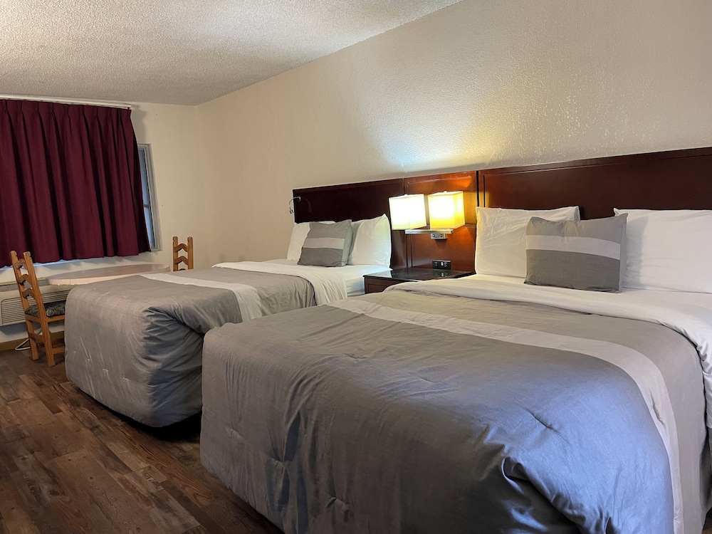 Room, 2 Queen Beds photo 1