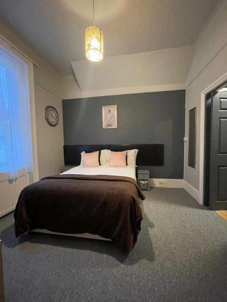 Standard Double Room, Ensuite - Photo 2