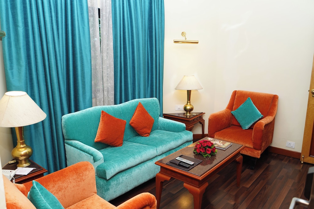 Executive Suite - Photo 7