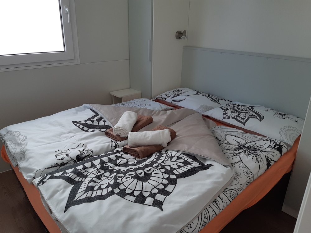 Deluxe Mobile Home, 3 Bedrooms photo 3