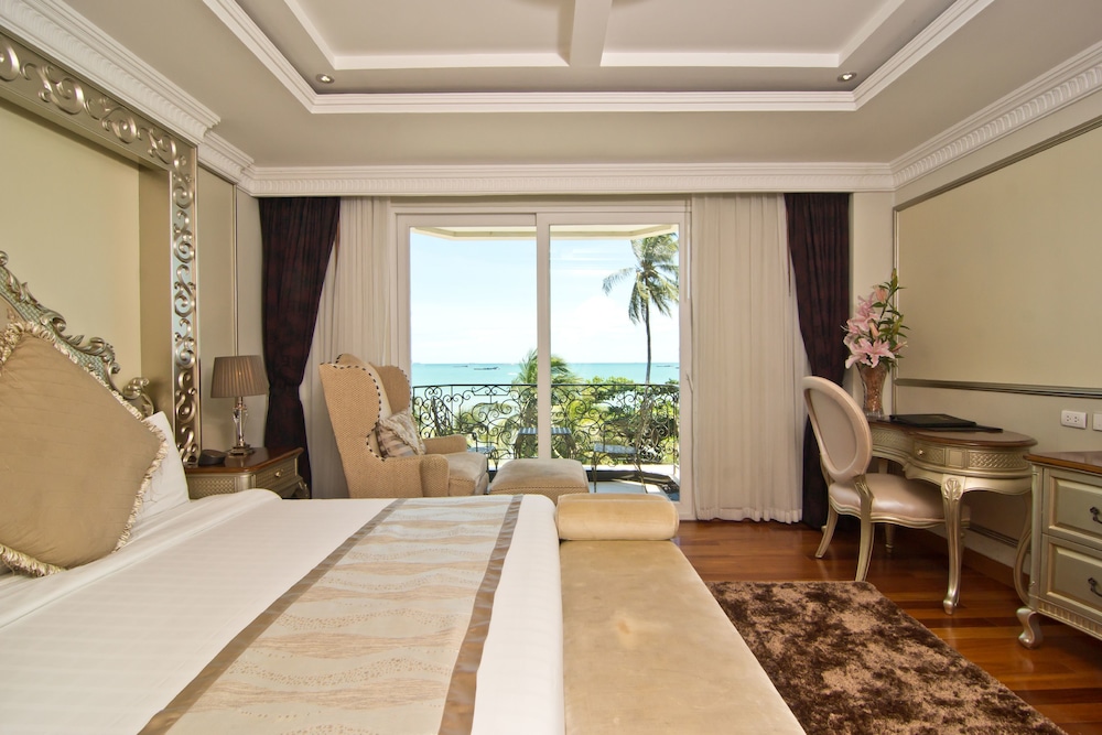 Deluxe beach front with jacuzzi