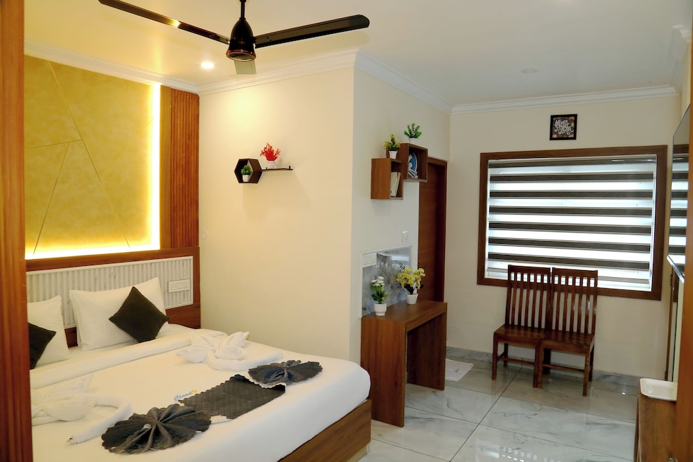 Superior Double Room, Balcony, Garden View