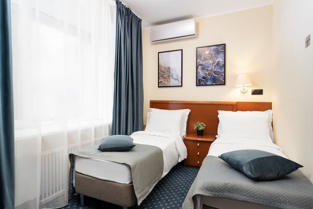 Standard Double or Twin Room photo 3