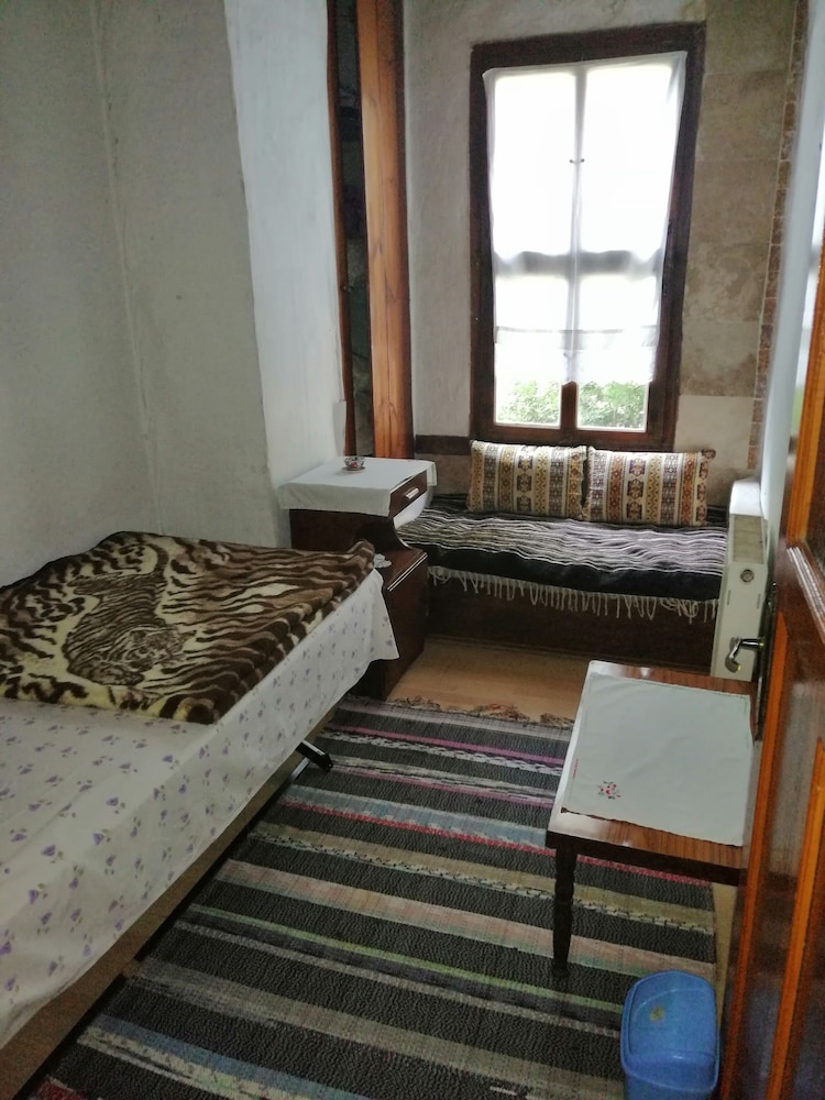 Single Room, Shared Bathroom photo 1