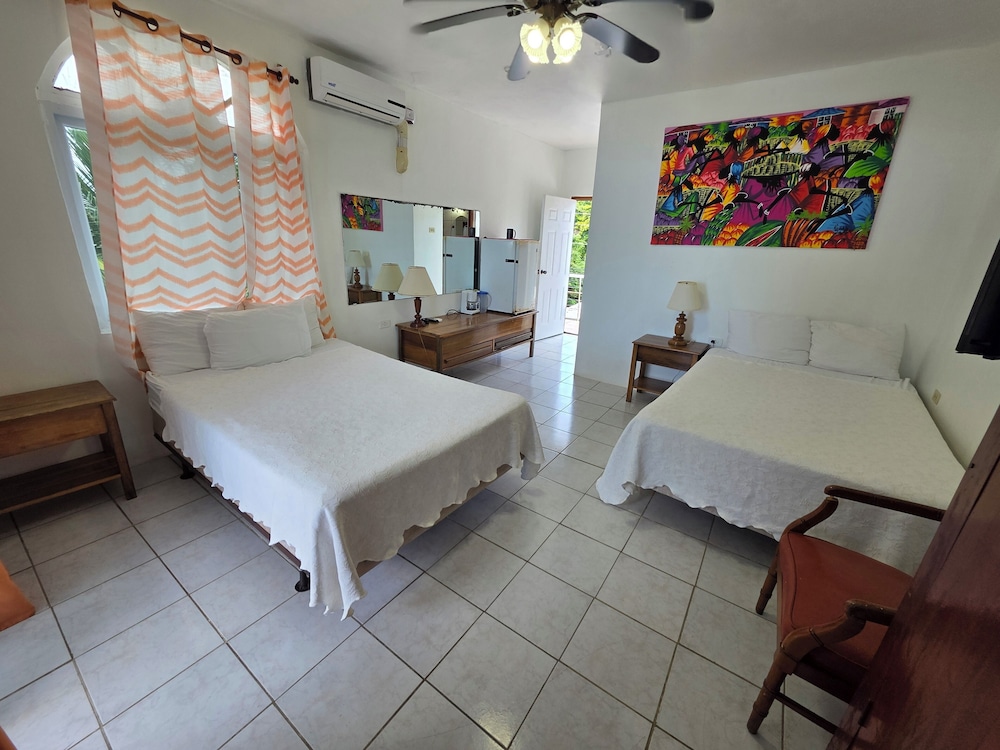 Seaview Deluxe (Double): Room 2
