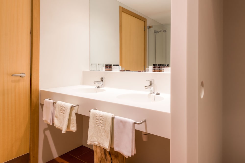 Standard Double Room - Photo 11