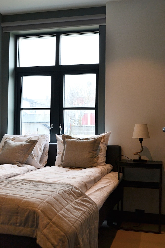 Suite - Photo 1