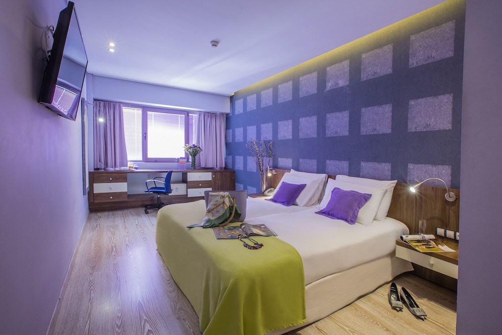 Premium Twin Room - Photo 1