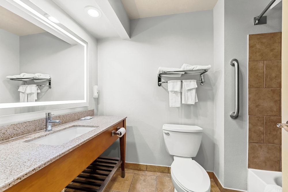 Suite, 2 Double Beds, Non Smoking - Photo 9