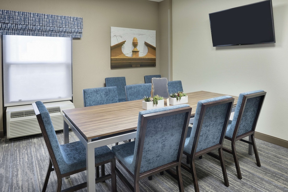 Suite, 1 King Bed, Non Smoking (Boardroom) - Photo 4