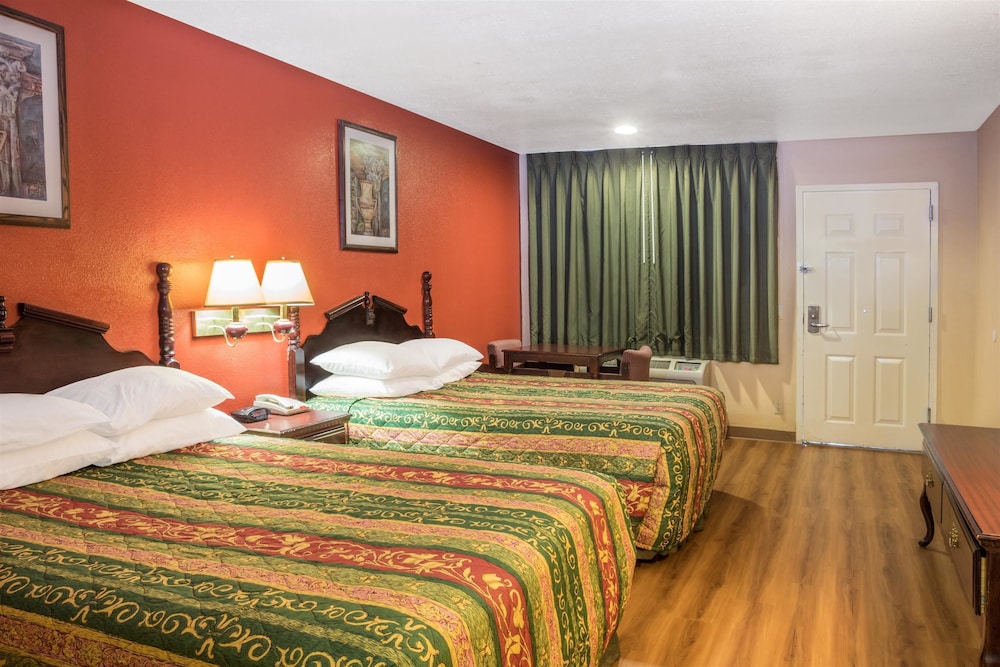 Deluxe Room, 2 Queen Beds, Non Smoking, Refrigerator & Microwave - Photo 1