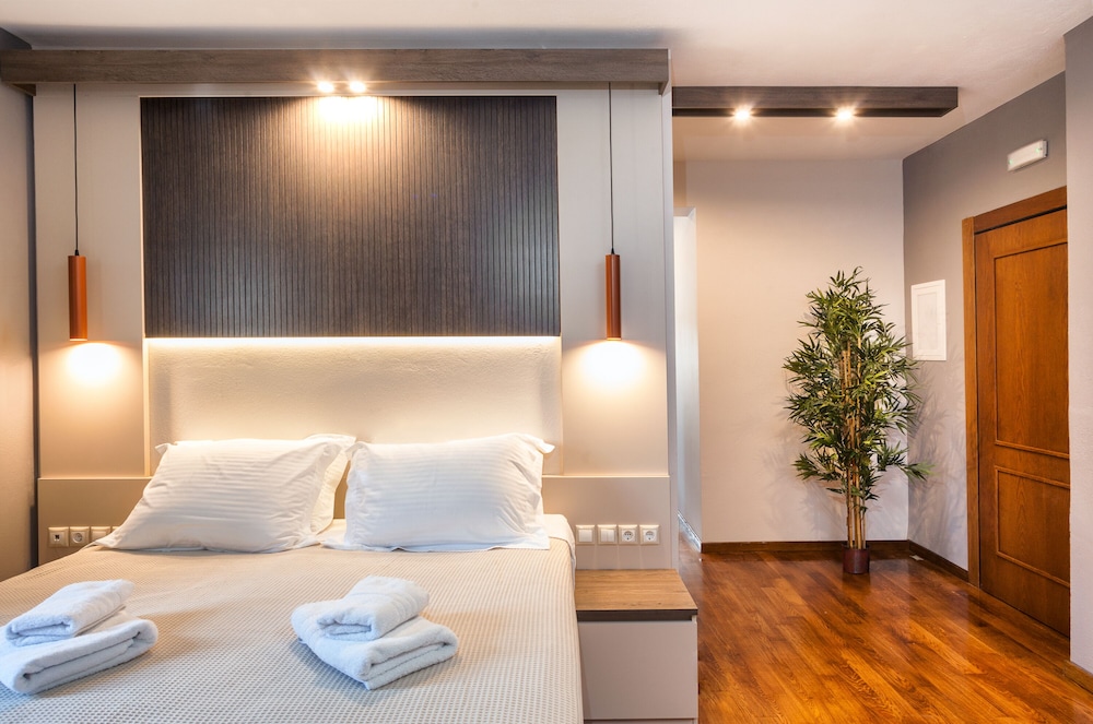 Grand Luxury Suite with Panoramic View - Photo 3