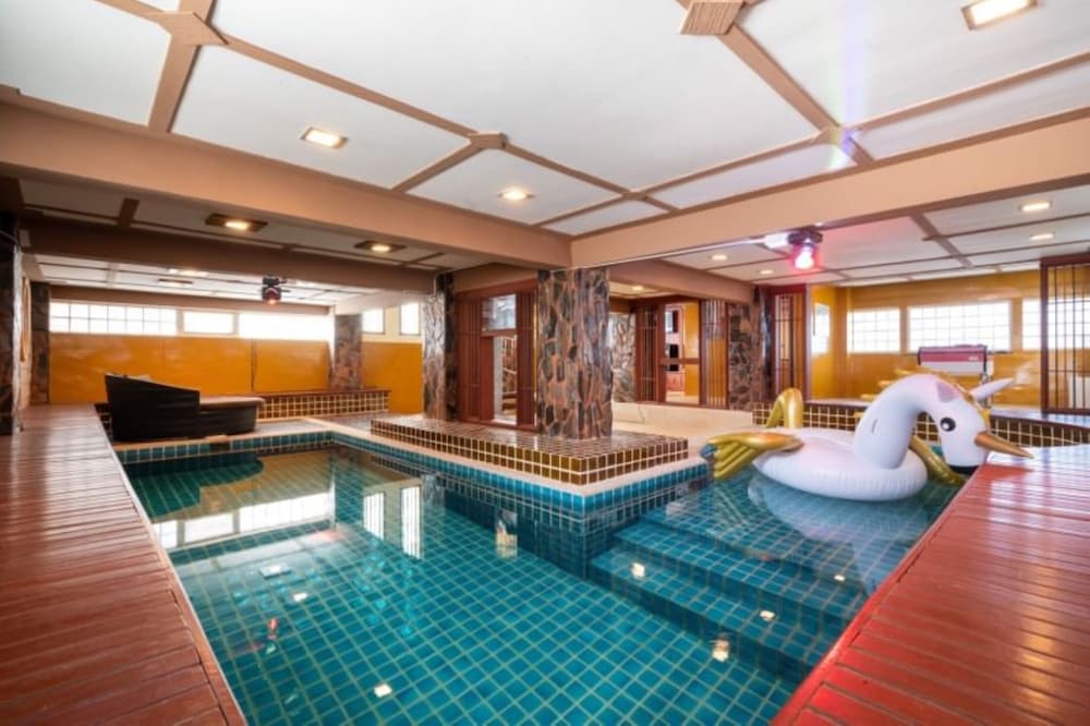 Villa, 5 Bedrooms, Private Pool - Photo 3
