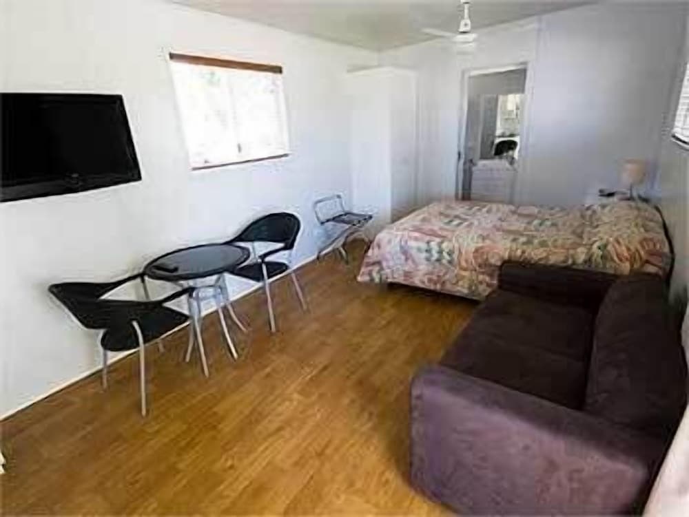 Comfort Cabin, Garden View (Sleeps 2 Max) photo 3