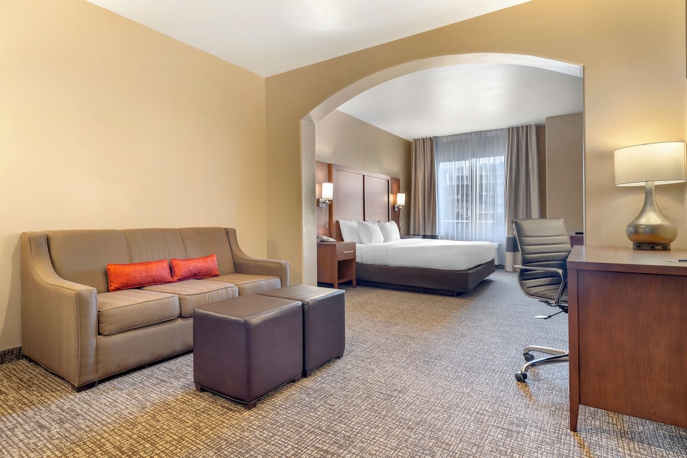 Suite, 1 King Bed, Accessible, Non Smoking - Photo 4