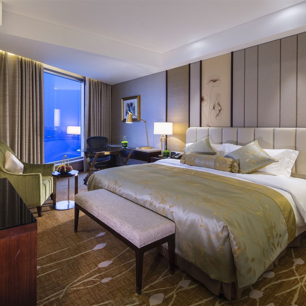 Superior Room, 1 King Bed, Smoking, City View - Photo 4