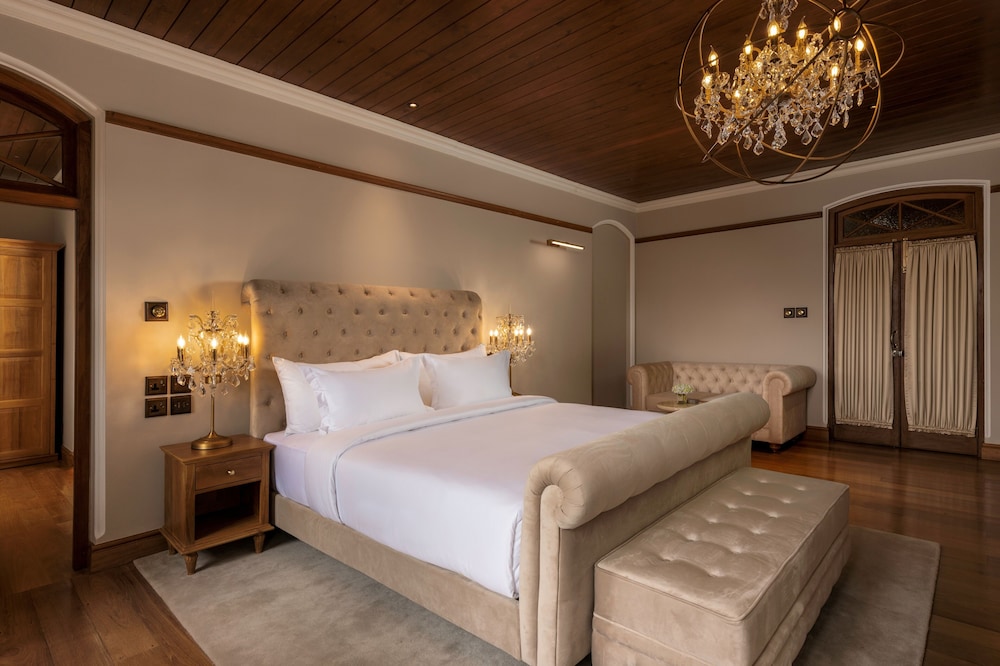 Junior Double Room, 1 King Bed, Bathtub, Garden View photo 3