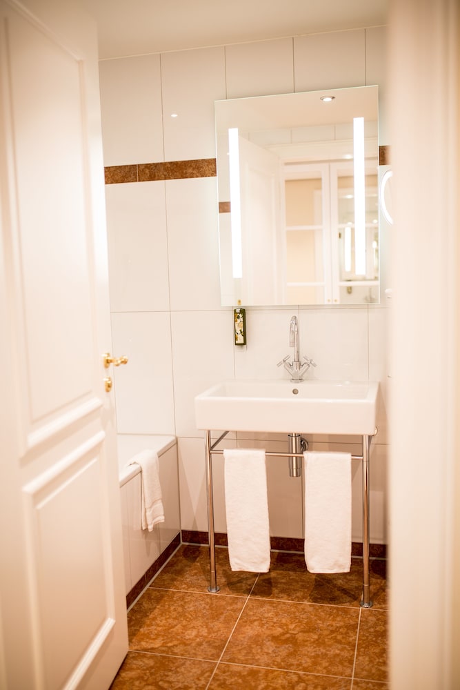 Deluxe Double Room, Bathtub photo 1