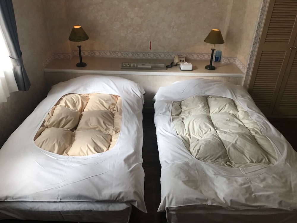 Twin Room - Photo 11