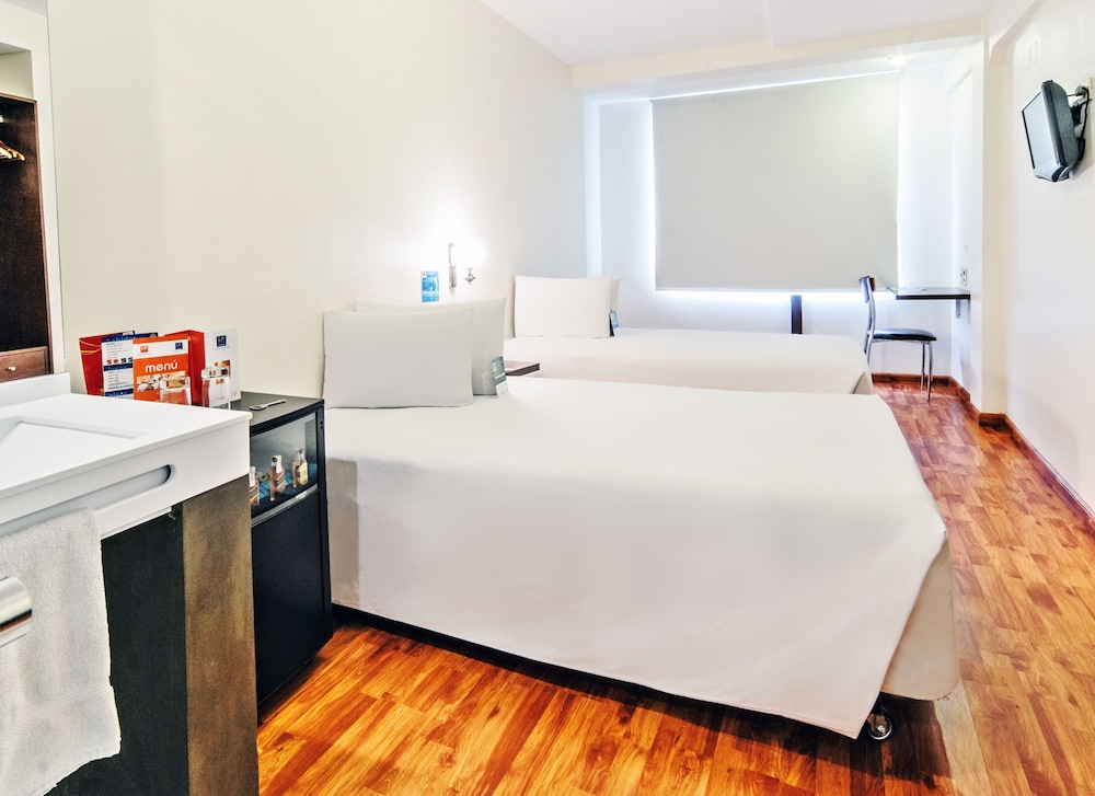 Standard Room, 2 Twin Beds - Photo 4