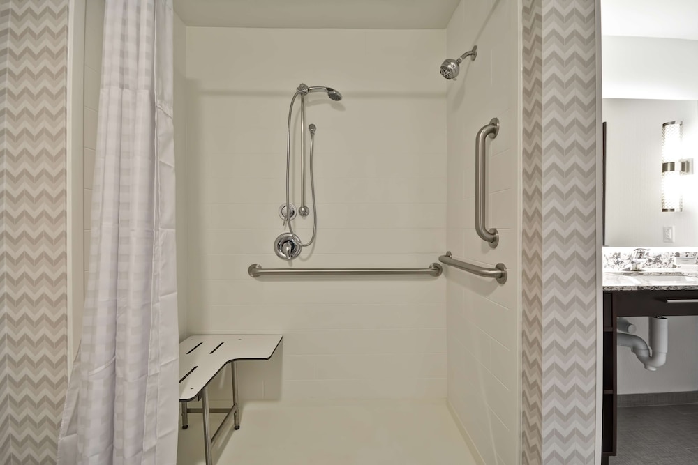 Suite, 1 King Bed, Accessible (Mobility & Hearing, Roll-in Shower)