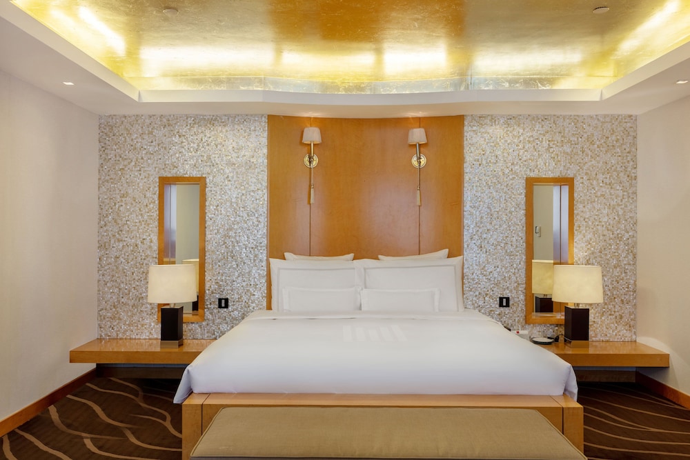 M Suite King Room