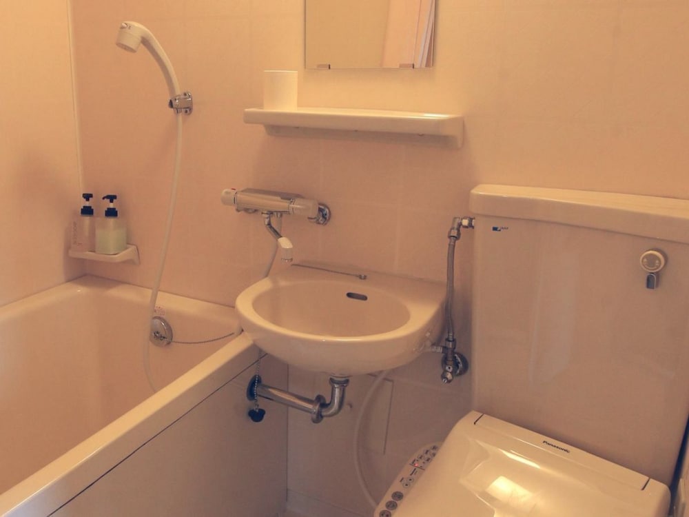 Twin Room, Private Bathroom (Up to 3 Guests) photo 3