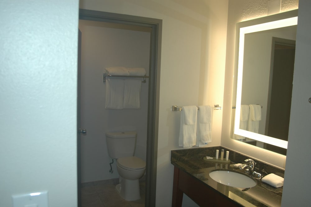 Business Room, 2 Queen Beds, Non Smoking, Poolside (Ground Floor) - Photo 3