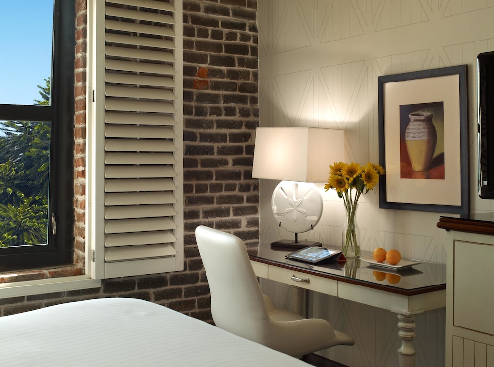 Room, 1 King Bed (Courtyard) - Photo 2