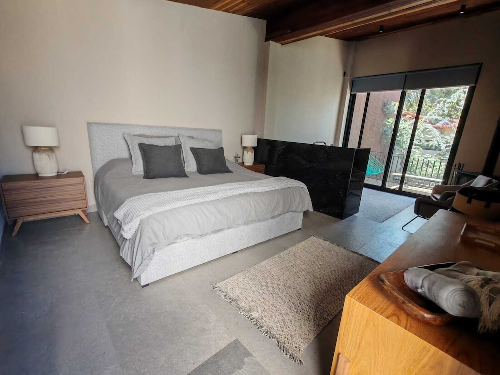 Exclusive Studio Suite, 1 King Bed with Sofa bed (1)