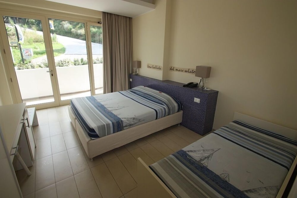 Comfort Triple Room, Ensuite, Sea View (Ballata Del Mare Salato) photo 1