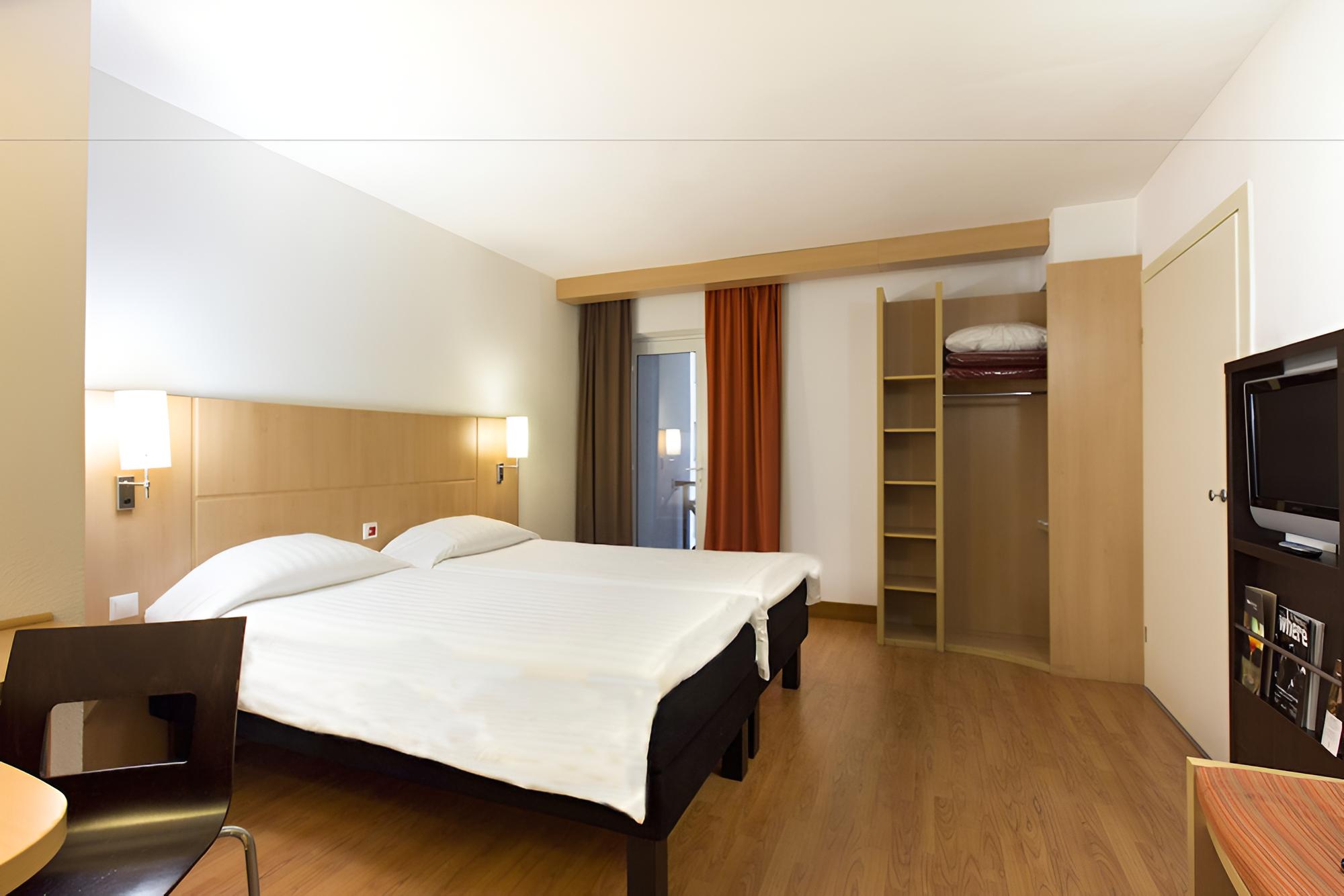 Standard Room, 2 Twin Beds photo 2
