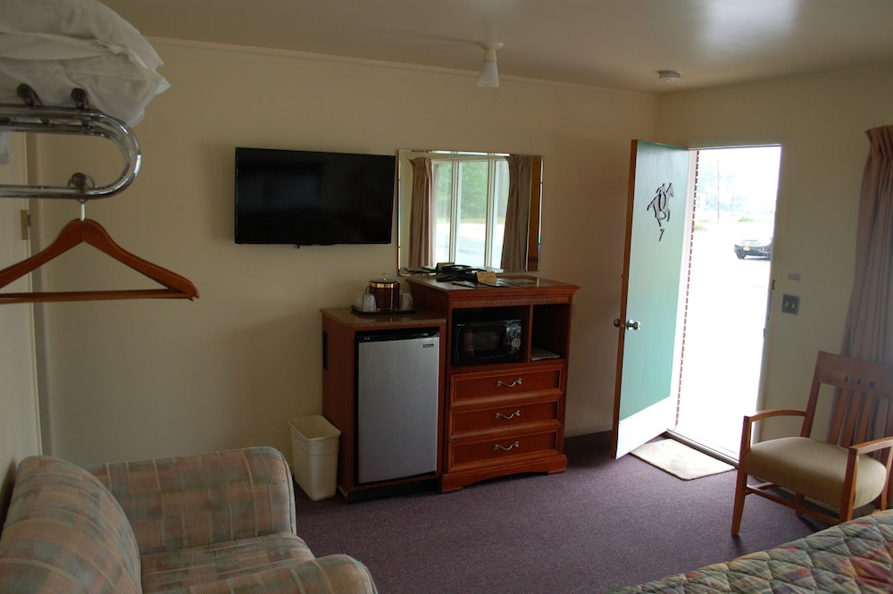 Deluxe Room, 1 Queen Bed, Non Smoking, Garden View photo 3