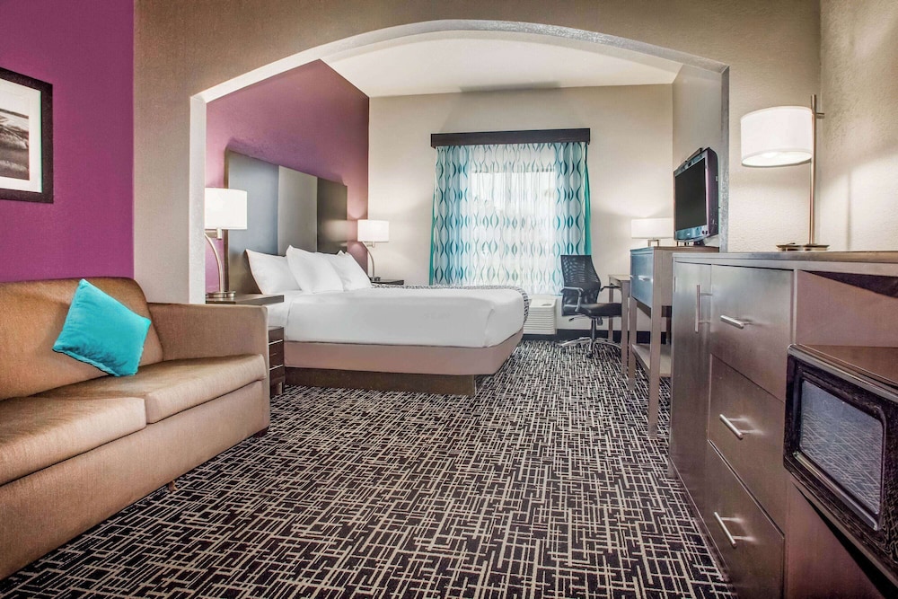 Deluxe Room, 1 King Bed, Non Smoking - Photo 1