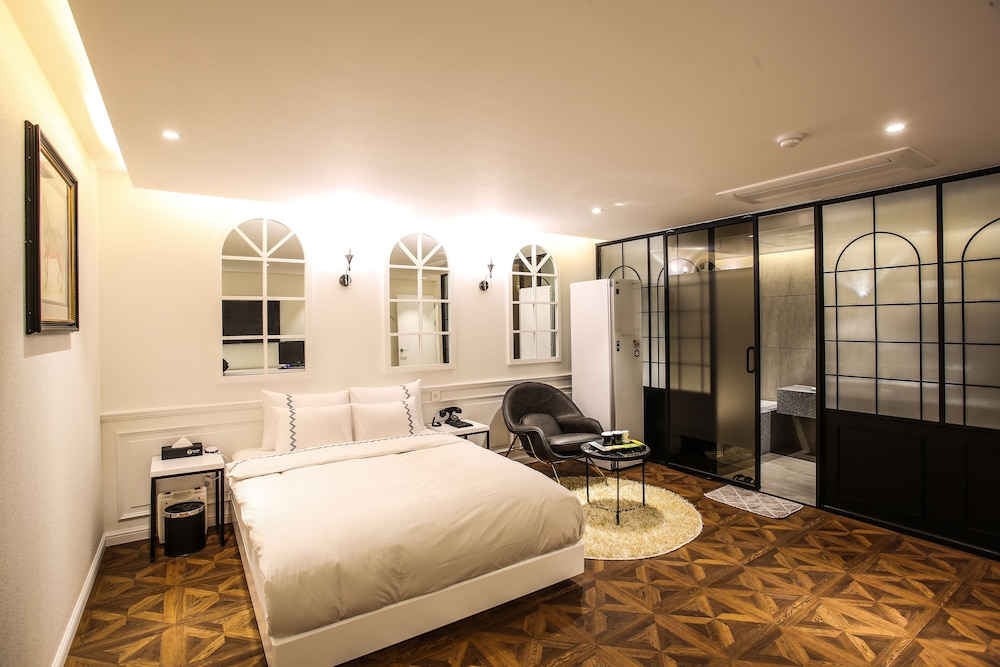 Luxury Premium Double Room - Photo 6