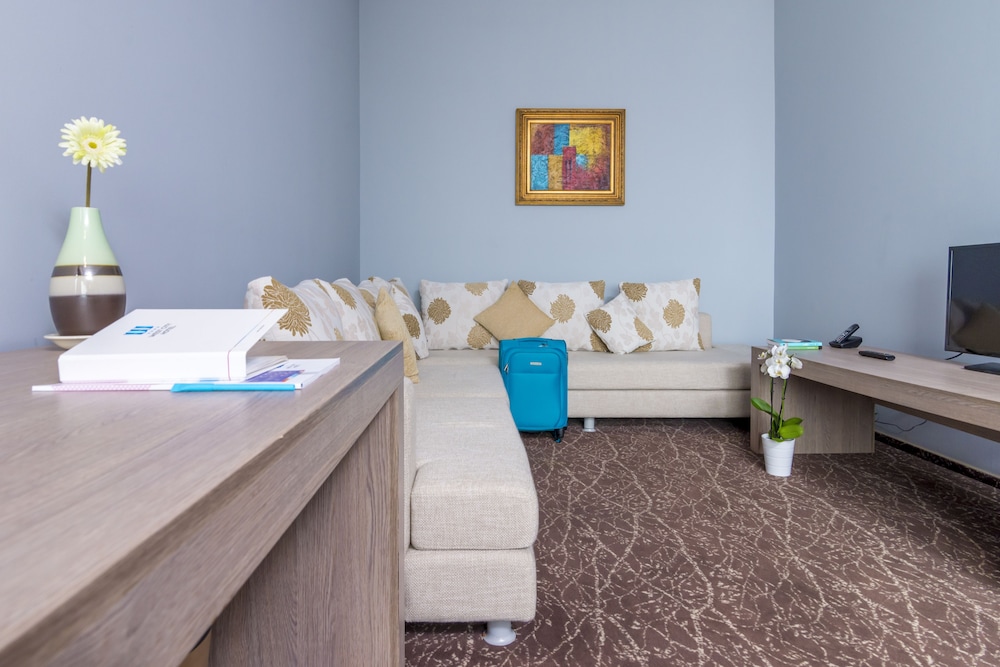 Suite - Photo 2