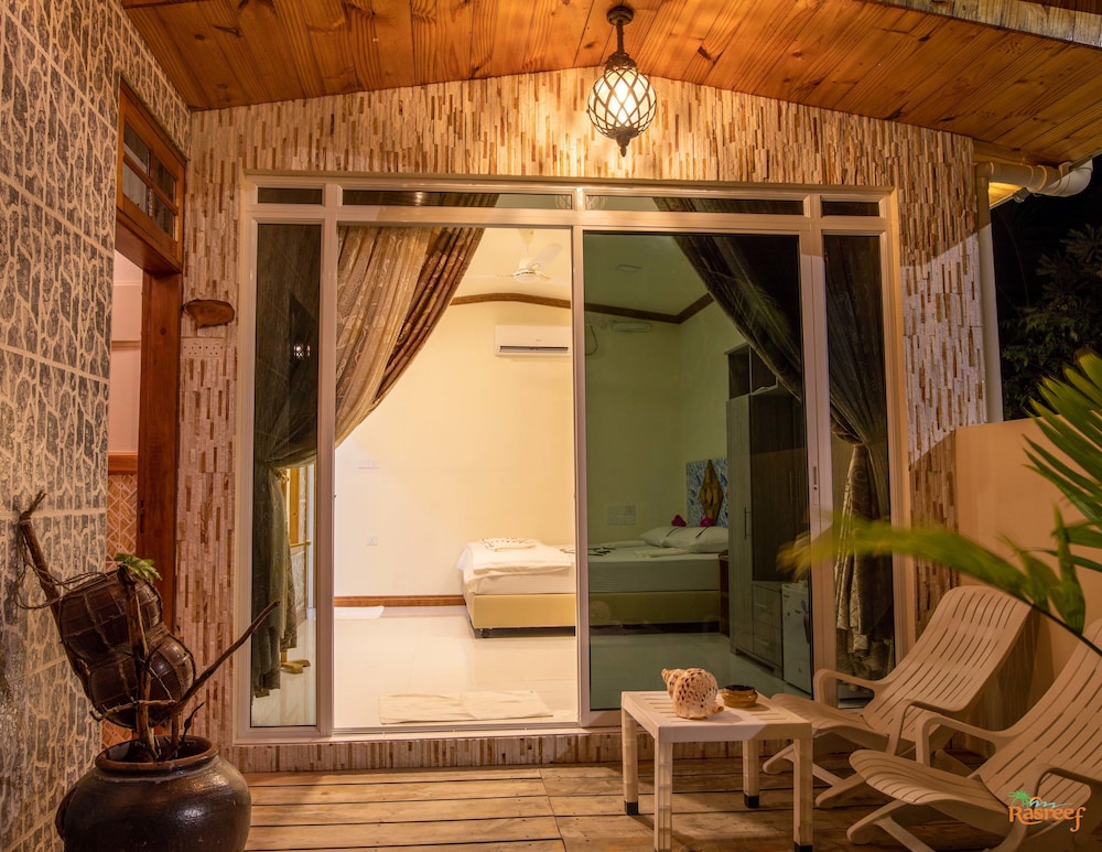 Deluxe Single Room, 1 King Bed photo 3